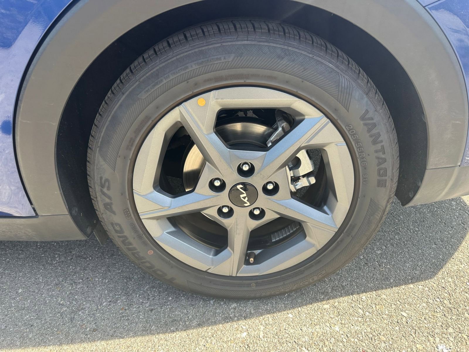 Used 2025 Kia K4 LXS image 29