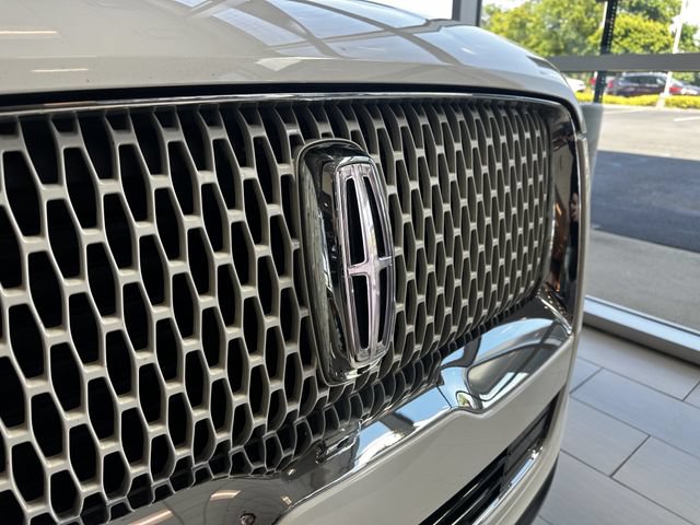 Certified 2024 Lincoln Navigator Reserve AWD/4WD image 9