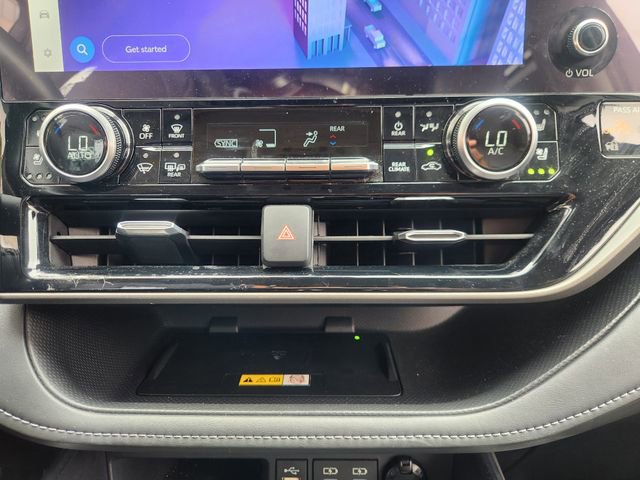 Used 2023 Toyota Highlander Limited FWD image 18