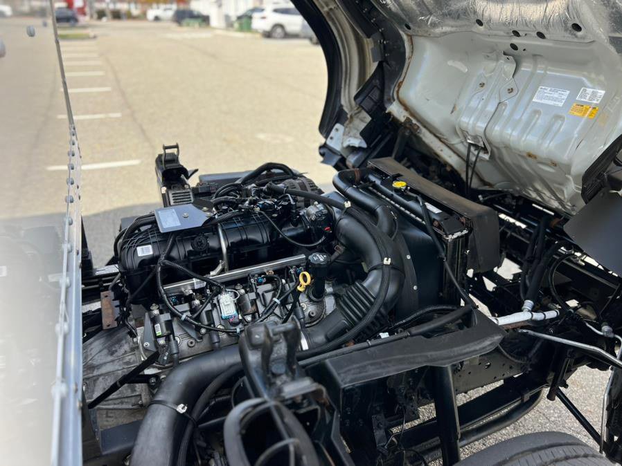 Used 2019 Isuzu NPR image 33