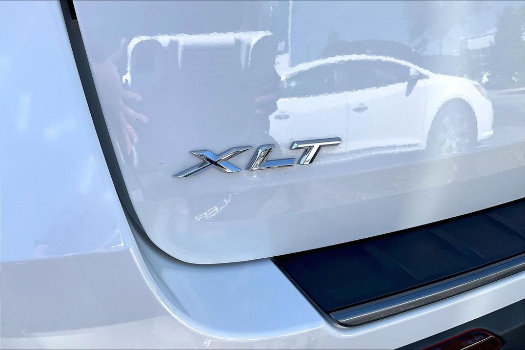 Used 2024 Ford Explorer XLT w/ Equipment Group 202A AWD/4WD image 9