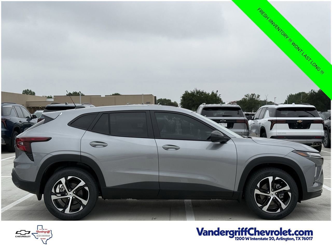 New 2026 Chevrolet Trax RS w/ Sunroof Package FWD image 3