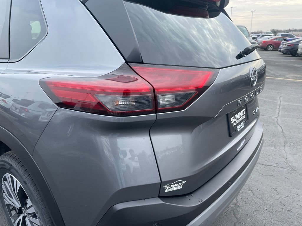 Used 2023 Nissan Rogue SV image 38
