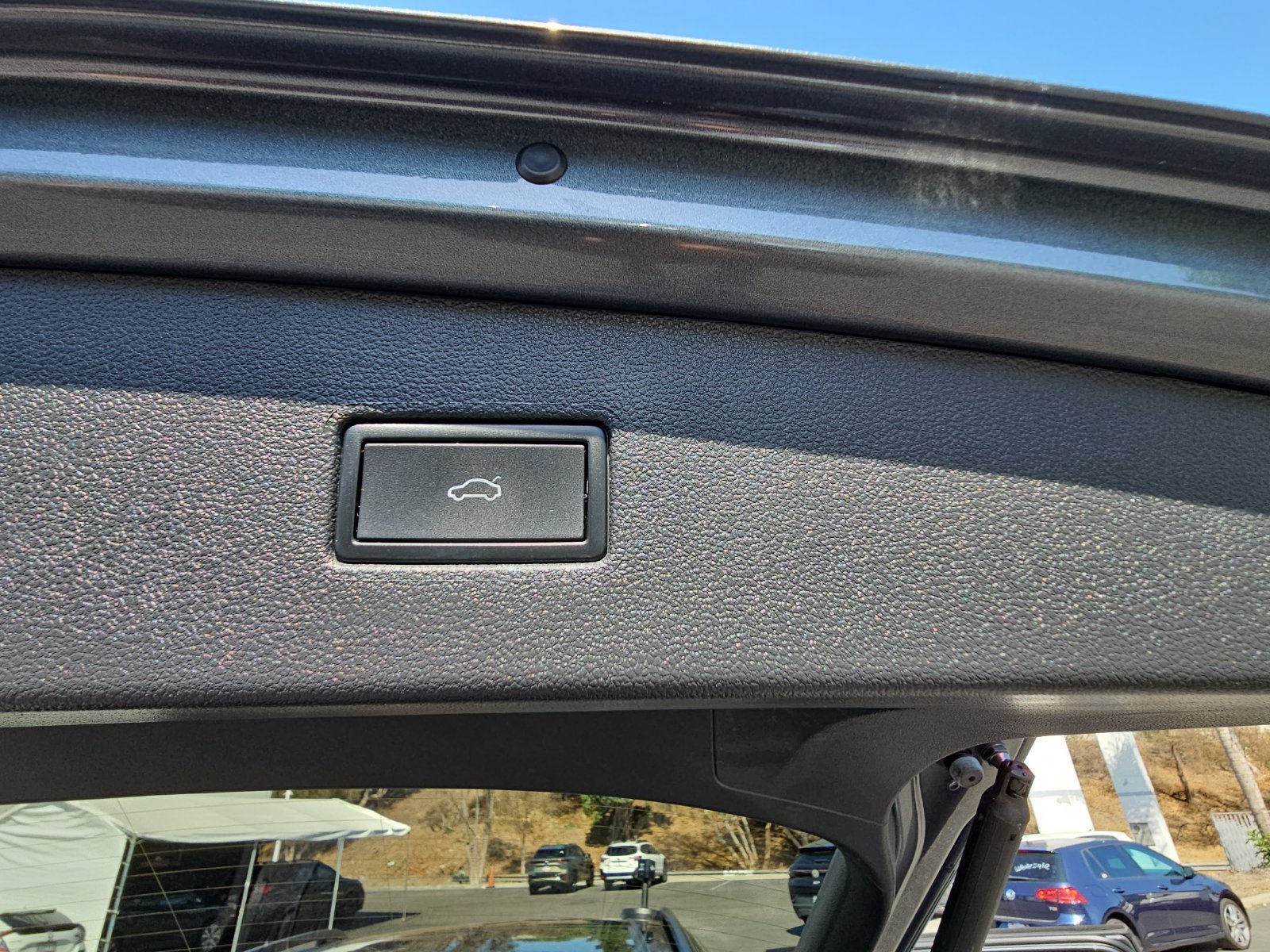Certified 2024 Volkswagen Tiguan SE R-Line FWD image 15