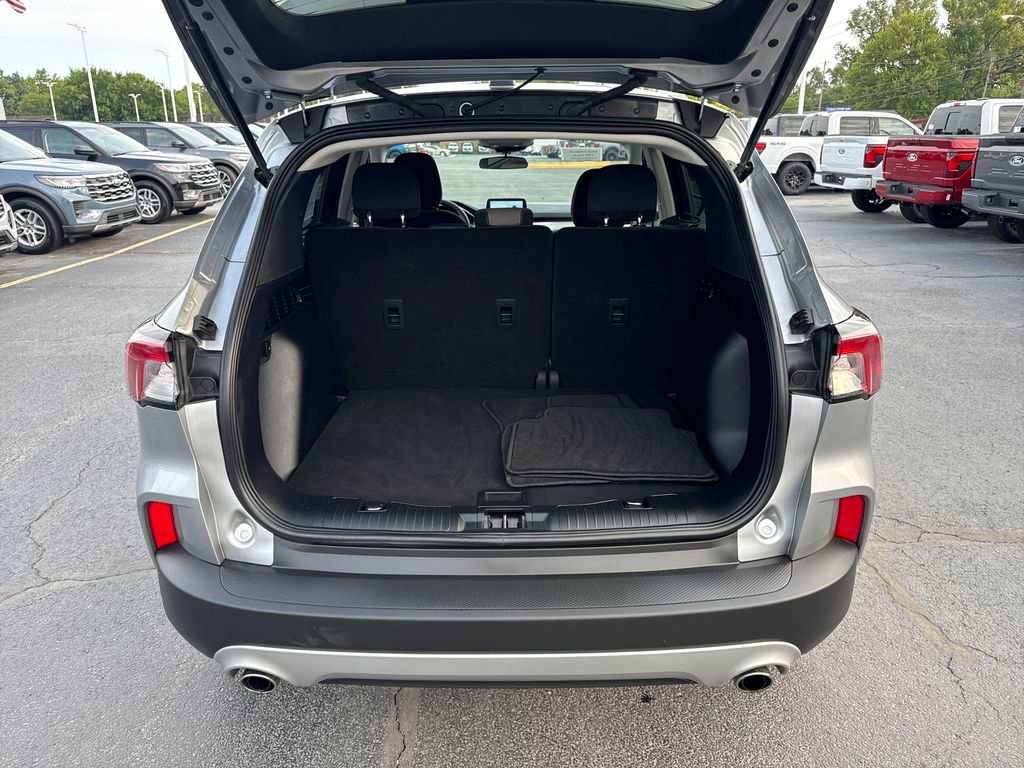 Used 2022 Ford Escape SE image 12
