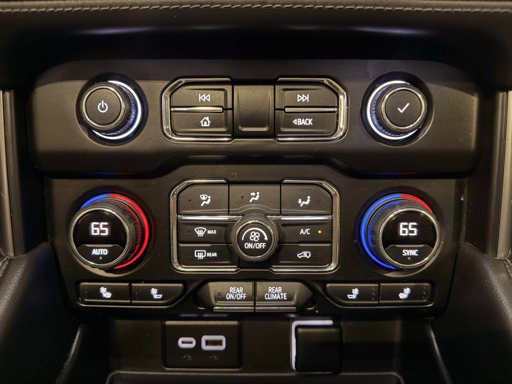 Used 2022 Chevrolet Suburban LT w/ Luxury Package image 26