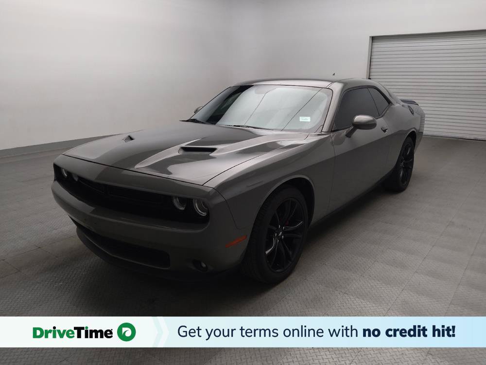 Used 2018 Dodge Challenger SXT w/ Blacktop Package RWD image 1