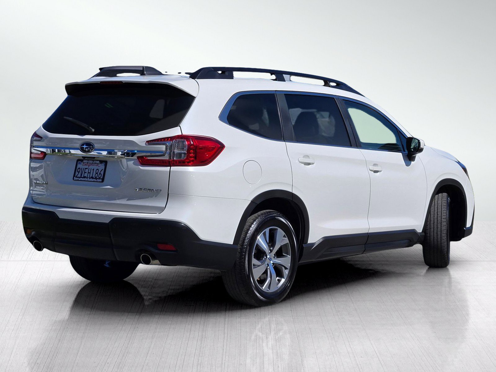 Used 2025 Subaru Ascent Premium AWD/4WD image 4