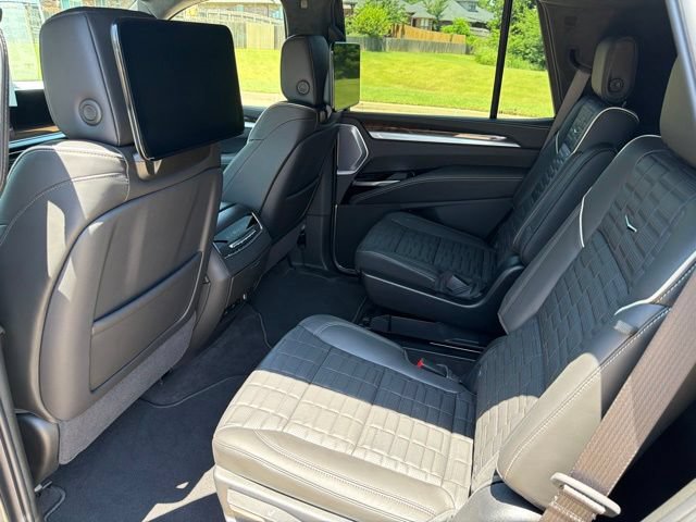 Certified 2025 Cadillac Escalade Sport Platinum w/ LPO, ONYX Package AWD/4WD image 19