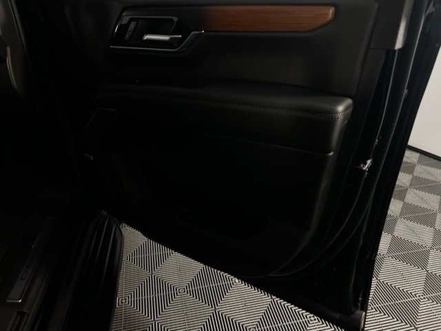 Used 2025 GMC Yukon XL Denali image 17