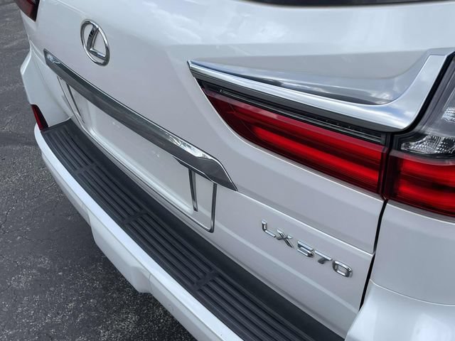 Used 2021 Lexus LX 570 4WD w/ Luxury Package image 8