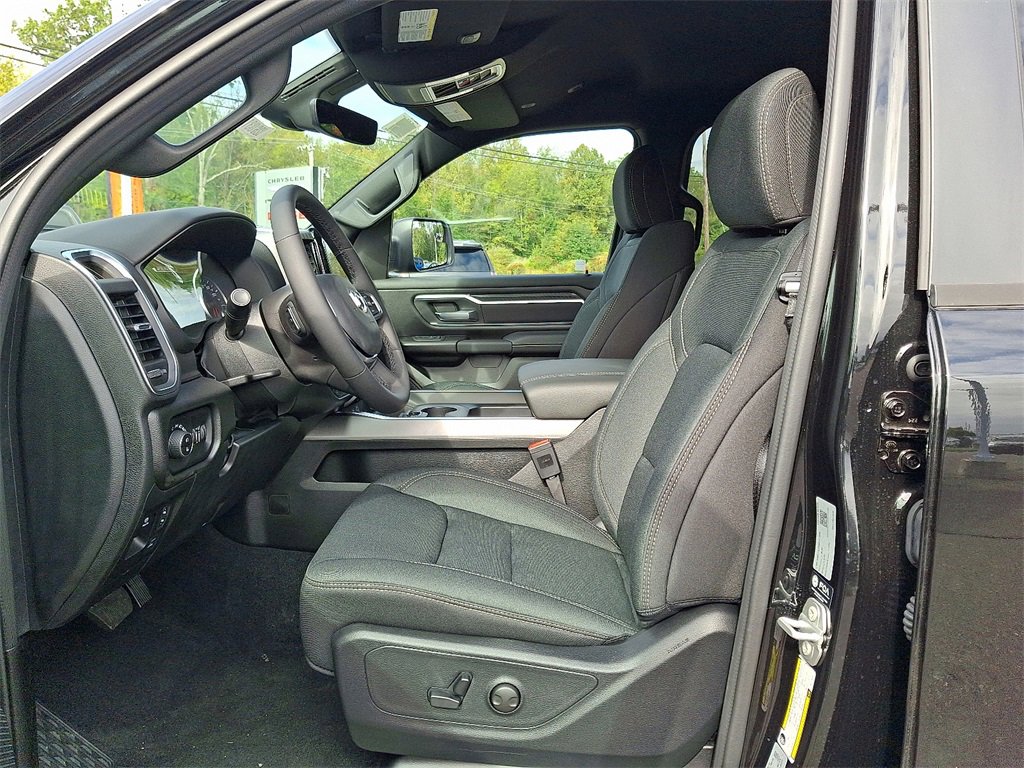 New 2026 RAM 1500 4x4 Crew Cab image 8