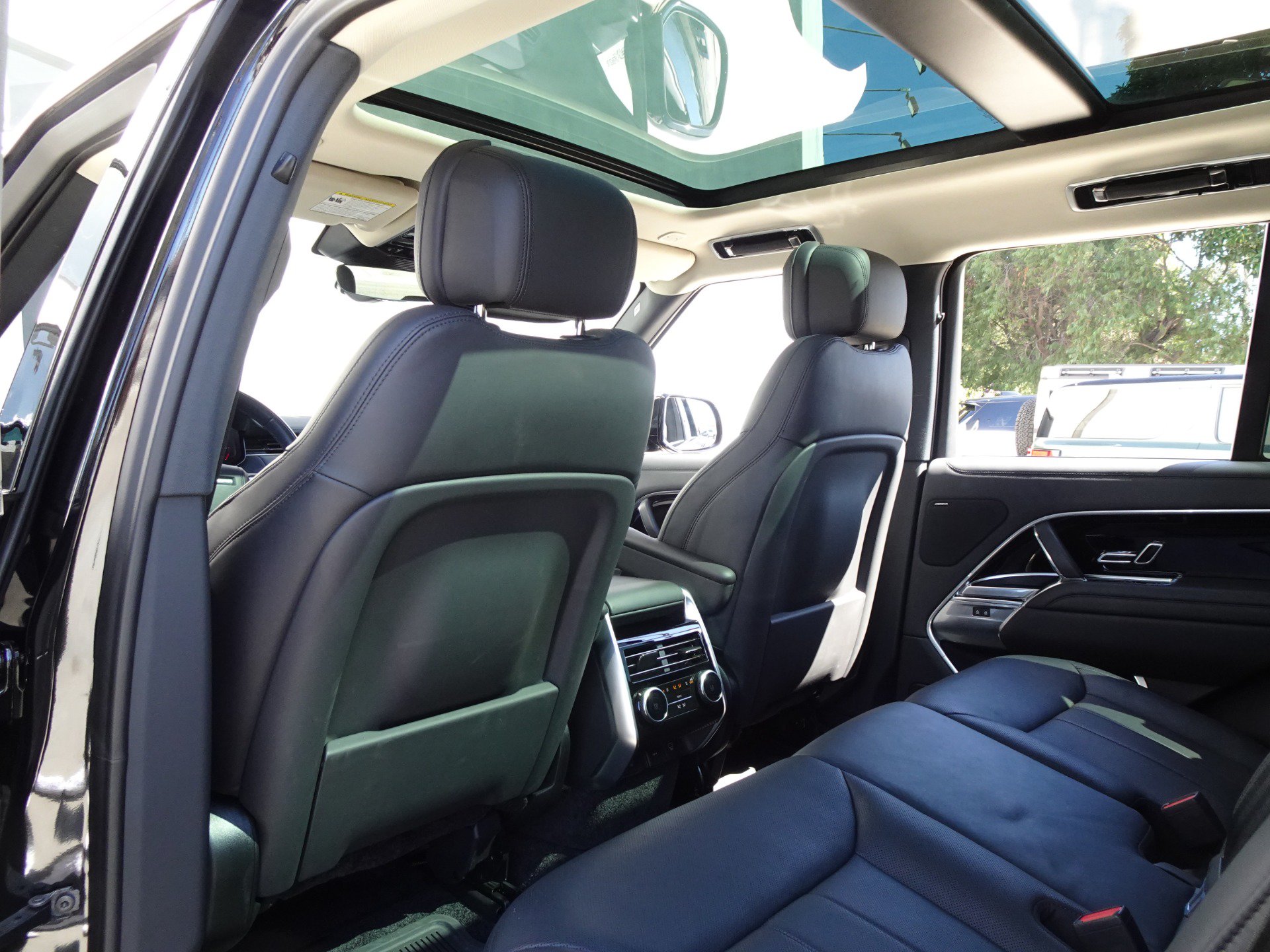 Used 2023 Land Rover Range Rover SE AWD/4WD image 14