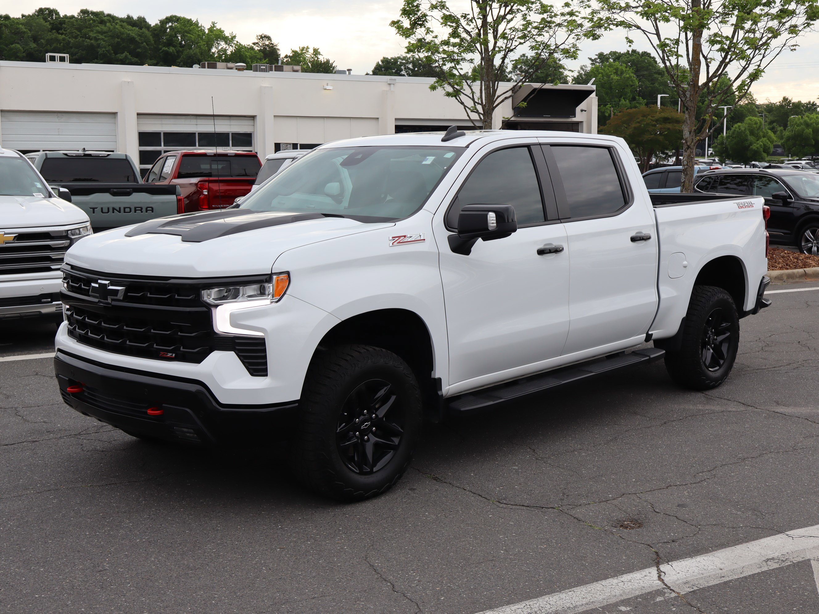 Used 2024 Chevrolet Silverado 1500 LT Trail Boss w/ LT Trail Boss Premium Package AWD/4WD image 5