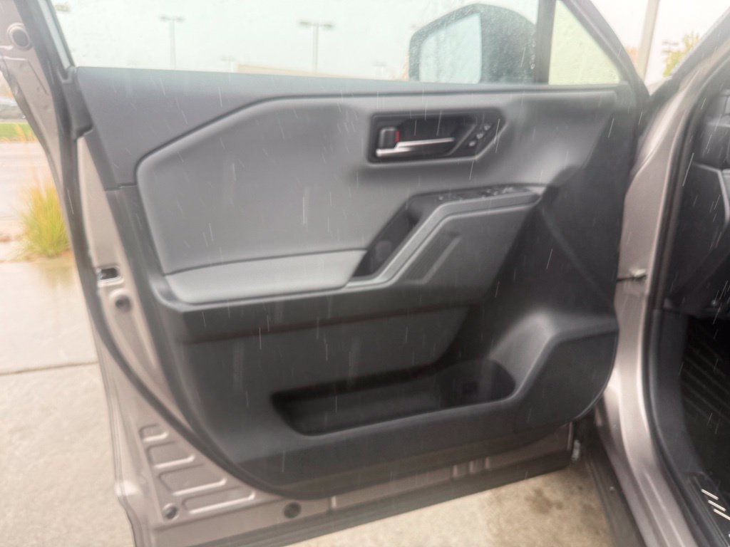Used 2026 Toyota RAV4 XSE w/ Panoramic Sun Roof Package AWD/4WD image 11