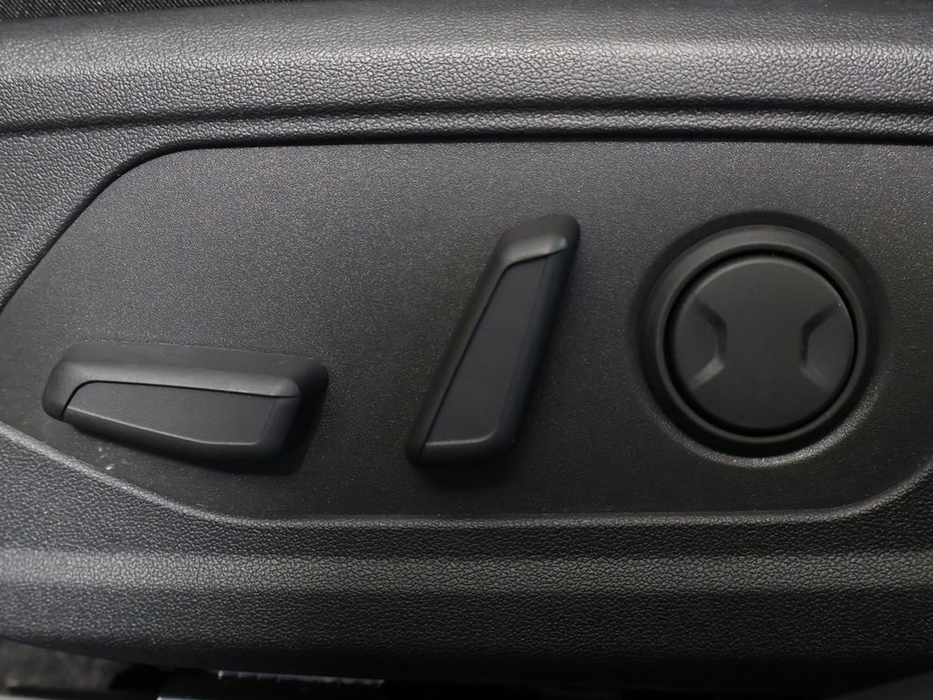Used 2025 Hyundai Elantra Limited FWD image 45