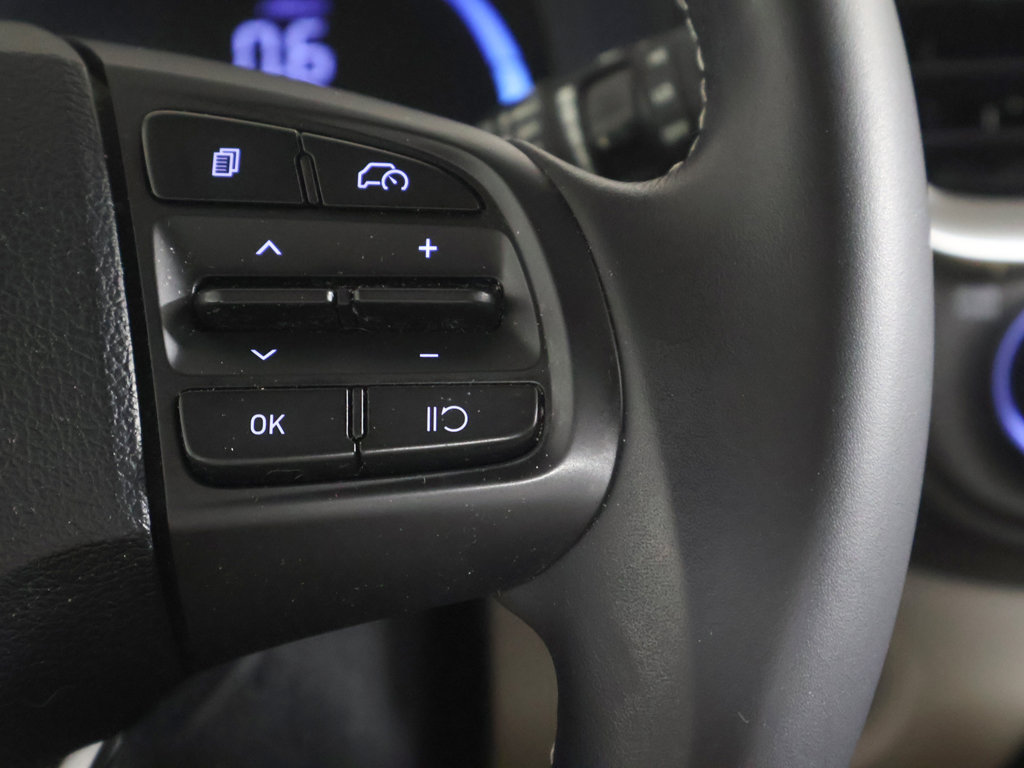 Certified 2024 Hyundai Venue SEL FWD image 36