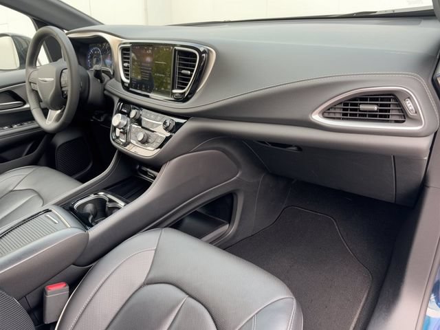 Used 2023 Chrysler Pacifica Limited w/ Uconnect Theater Family Group AWD/4WD image 33