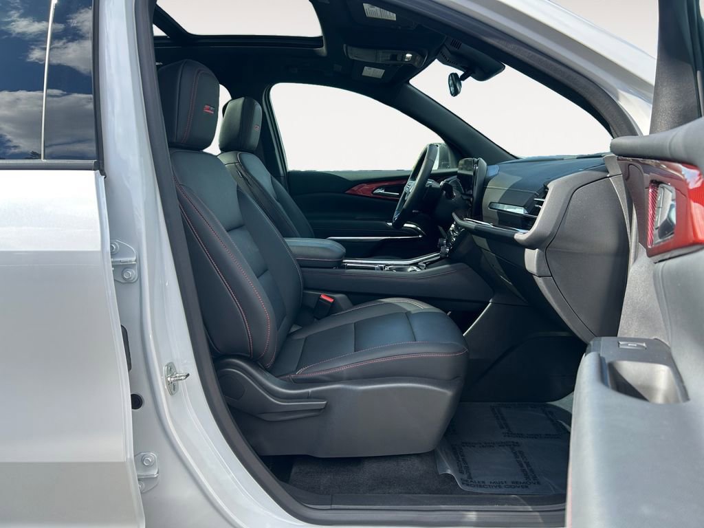 Used 2025 Chevrolet Traverse Z71 image 10