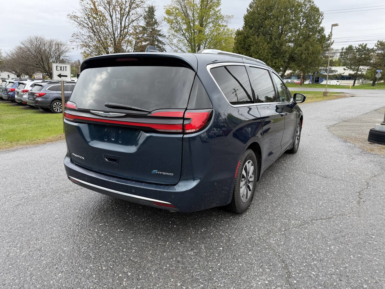 Used 2021 Chrysler Pacifica Touring-L FWD image 5