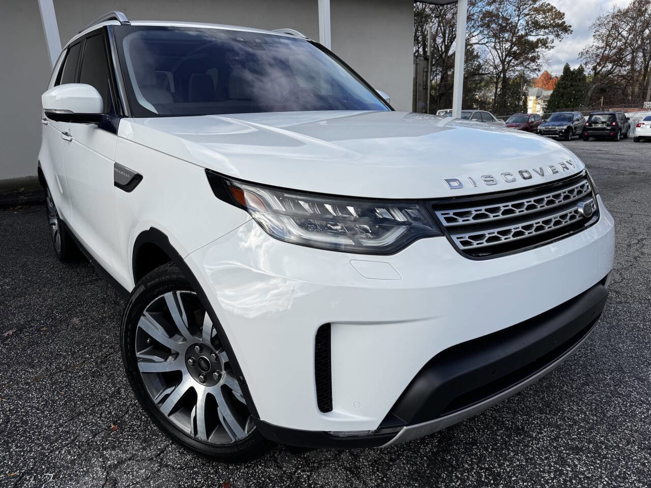 Used 2017 Land Rover Discovery HSE Luxury image 3