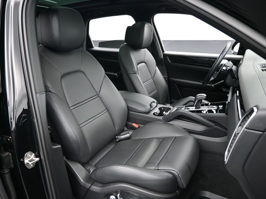 Used 2021 Porsche Cayenne image 32