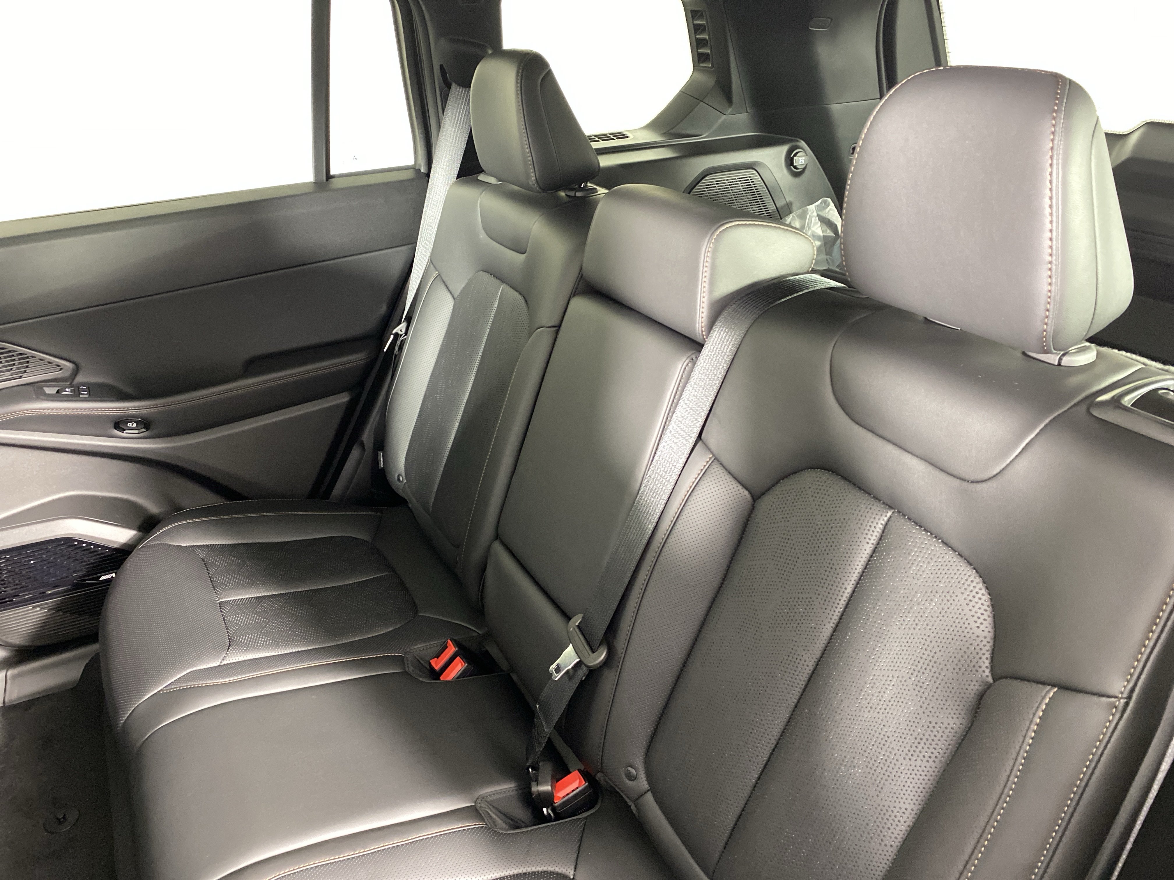 New 2026 Jeep Cherokee Overland w/ Advanced Pro Tech Group AWD/4WD image 28