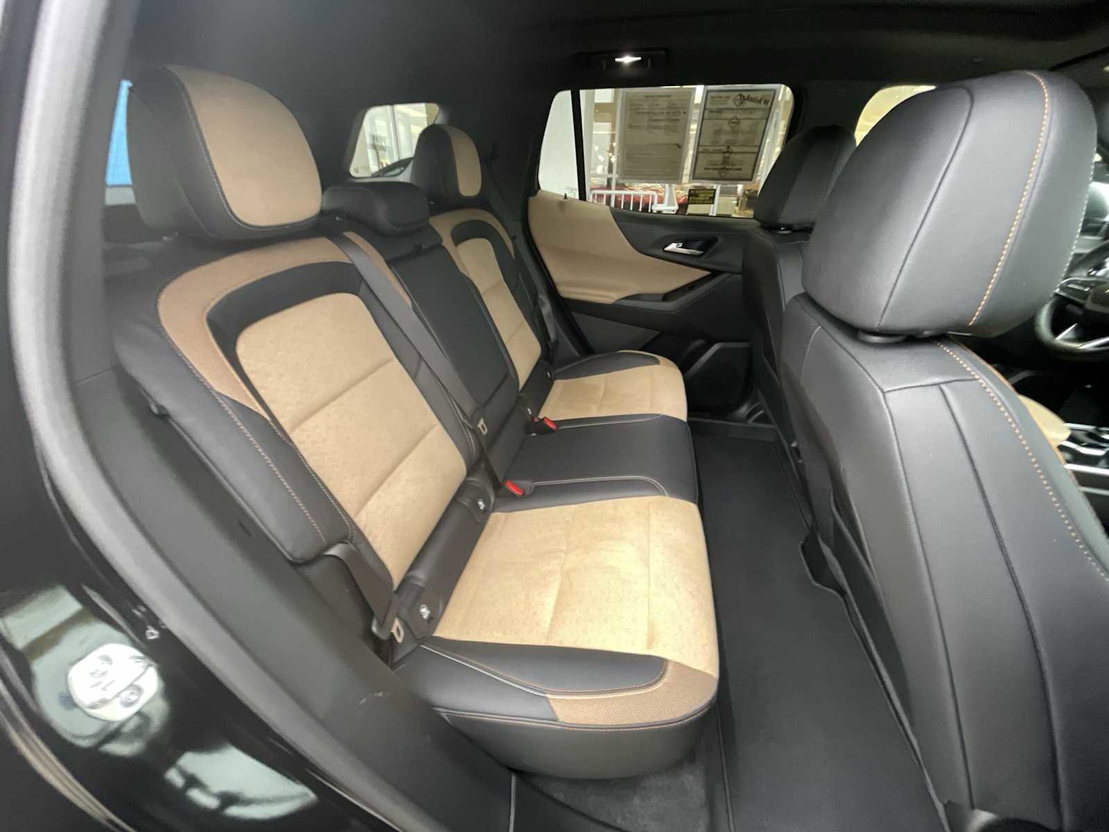 Used 2025 Chevrolet Equinox ACTIV w/ Safety and Technology Package image 27