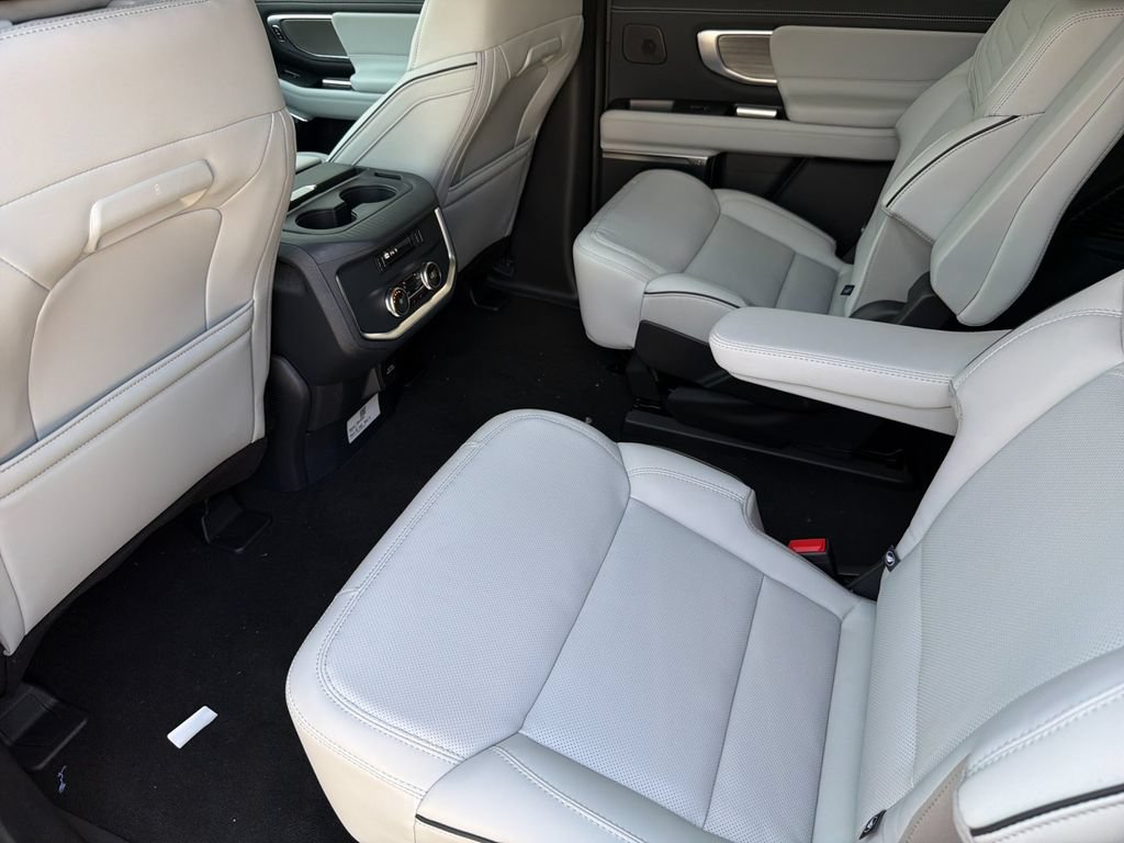 New 2027 Ford Expedition Platinum w/ Platinum Ultimate Package AWD/4WD image 11