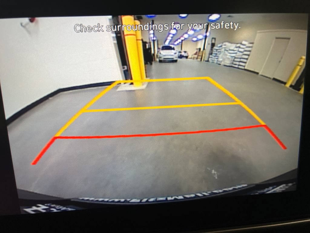 Used 2025 Hyundai Venue SEL FWD image 21