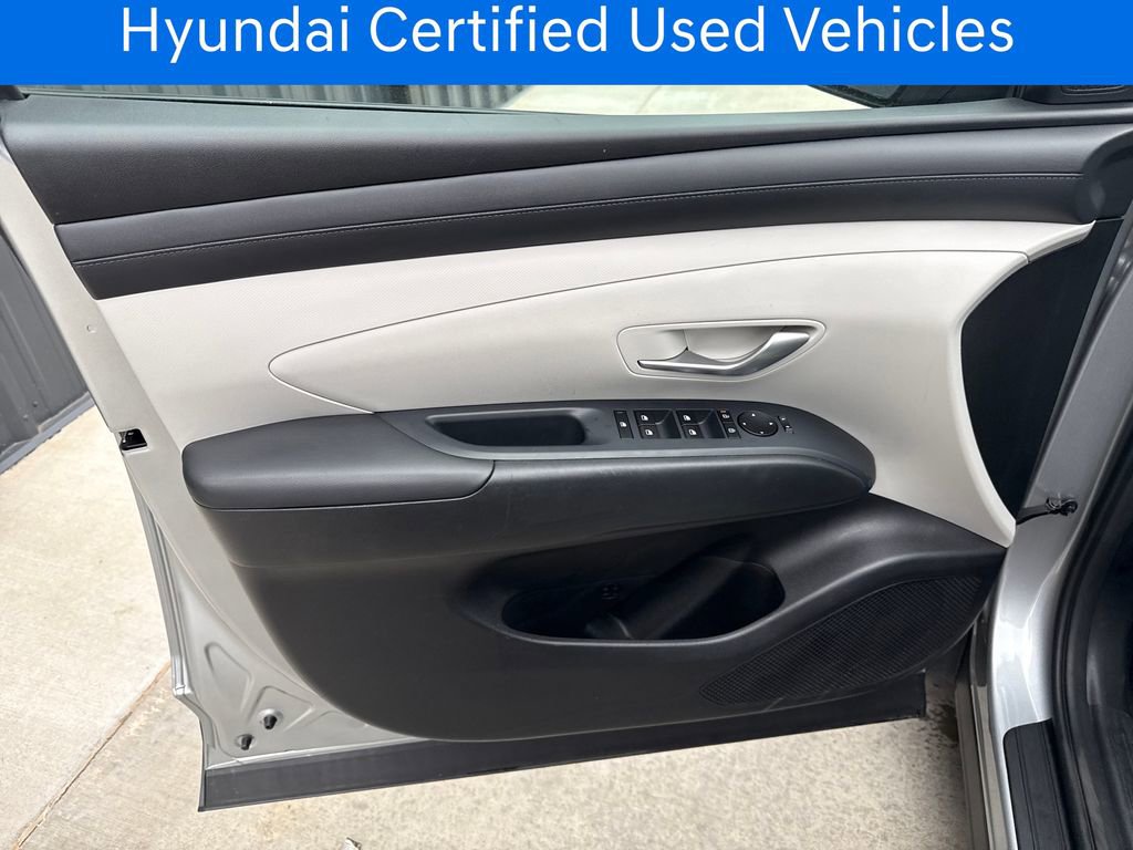 Certified 2025 Hyundai Tucson SE FWD image 11
