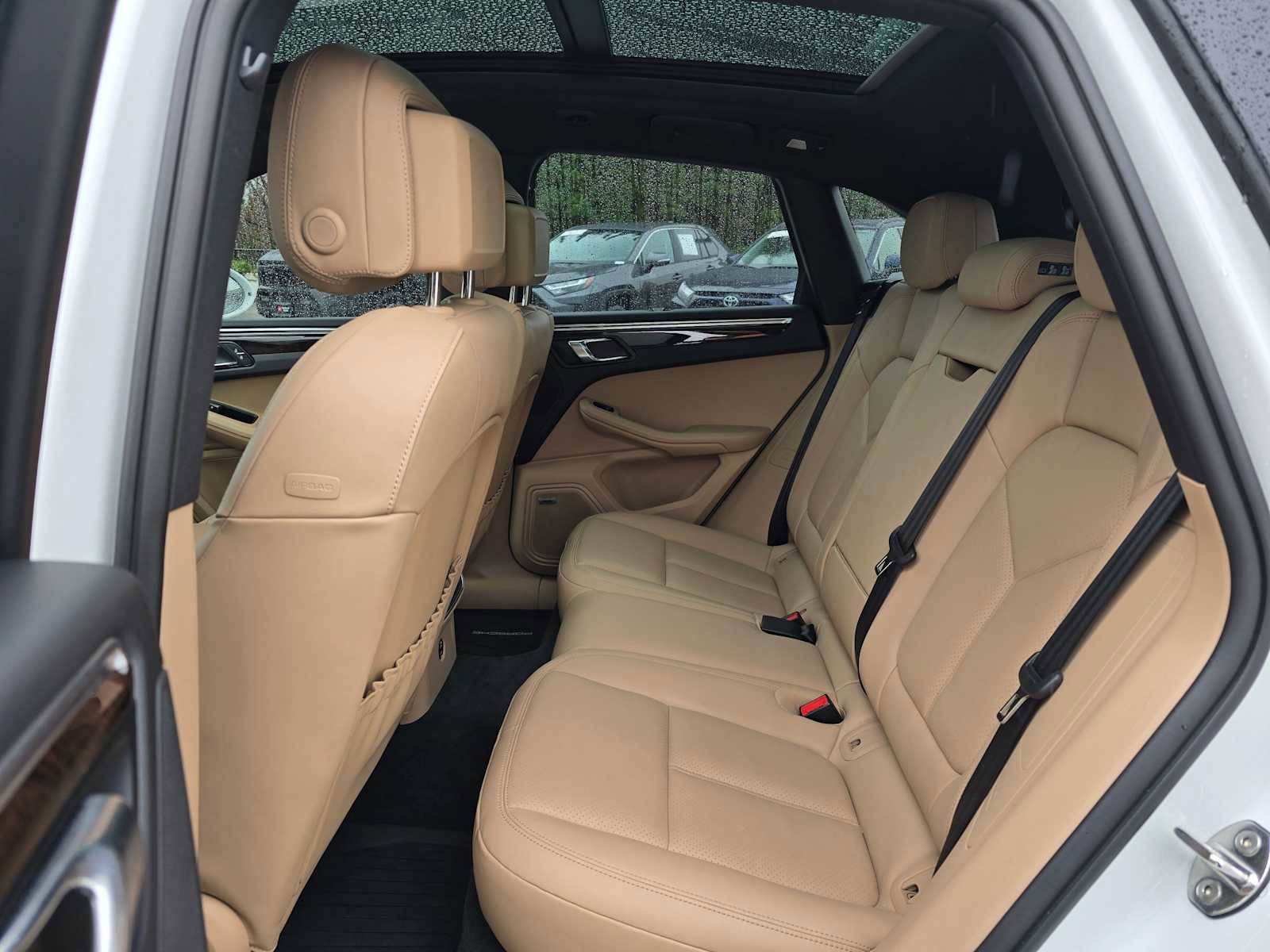 Used 2025 Porsche Macan image 16