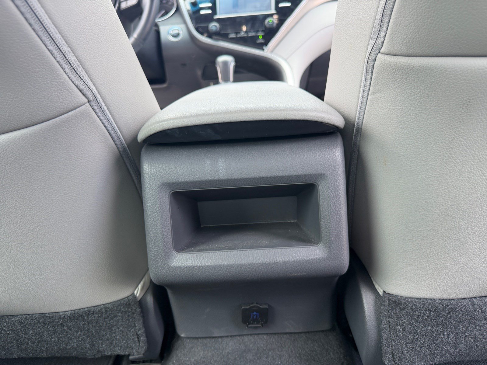Used 2018 Toyota Camry SE w/ Moonroof Package FWD image 32