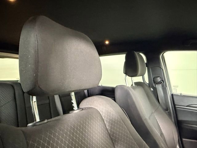 Used 2019 Jeep Grand Cherokee Laredo image 34