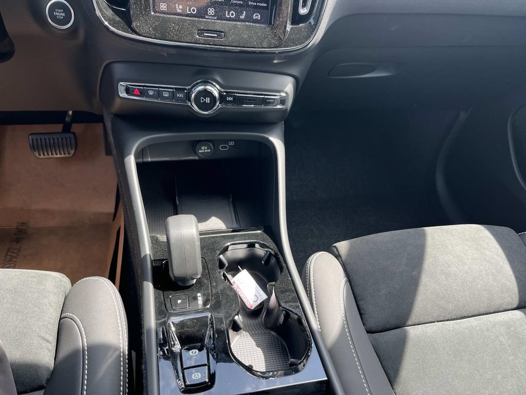 New 2026 Volvo XC40 B5 Ultra w/ Climate Package AWD/4WD image 31