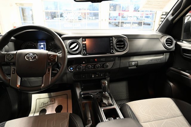 Used 2022 Toyota Tacoma TRD Off-Road image 13
