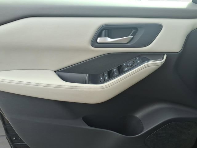 Used 2025 Nissan Rogue SV image 16