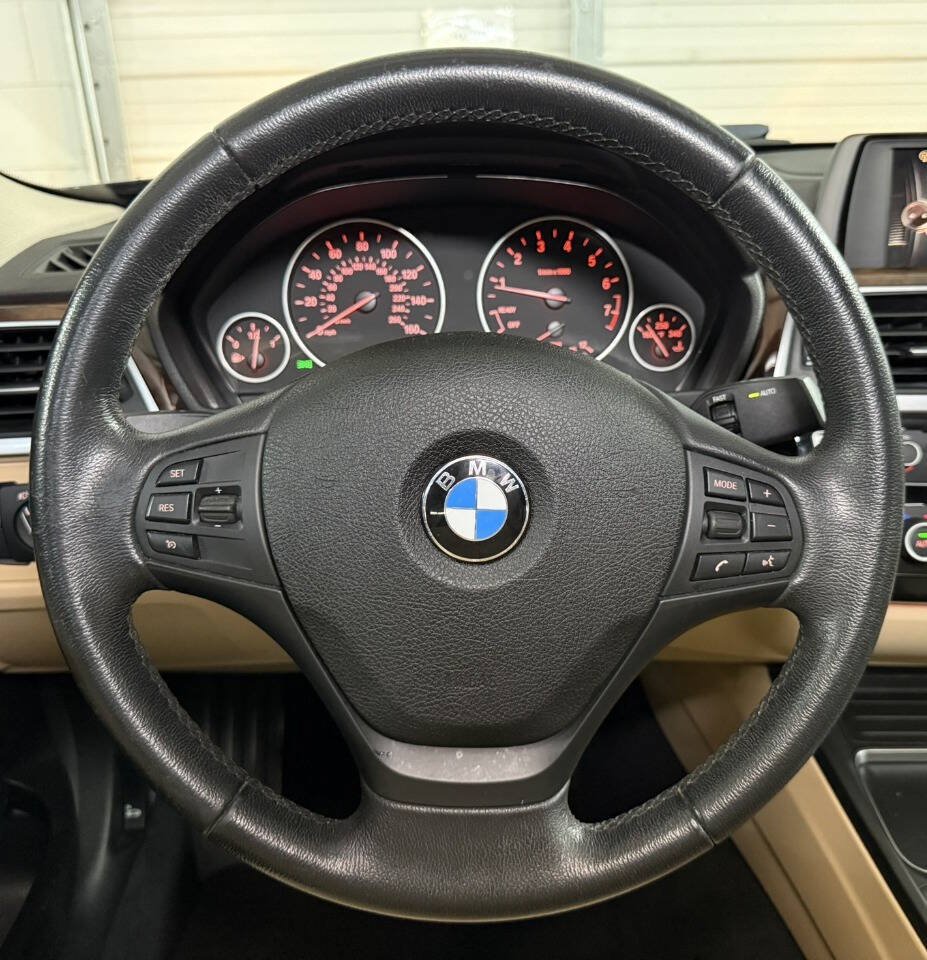 Used 2017 BMW 320i xDrive Sedan AWD/4WD image 12