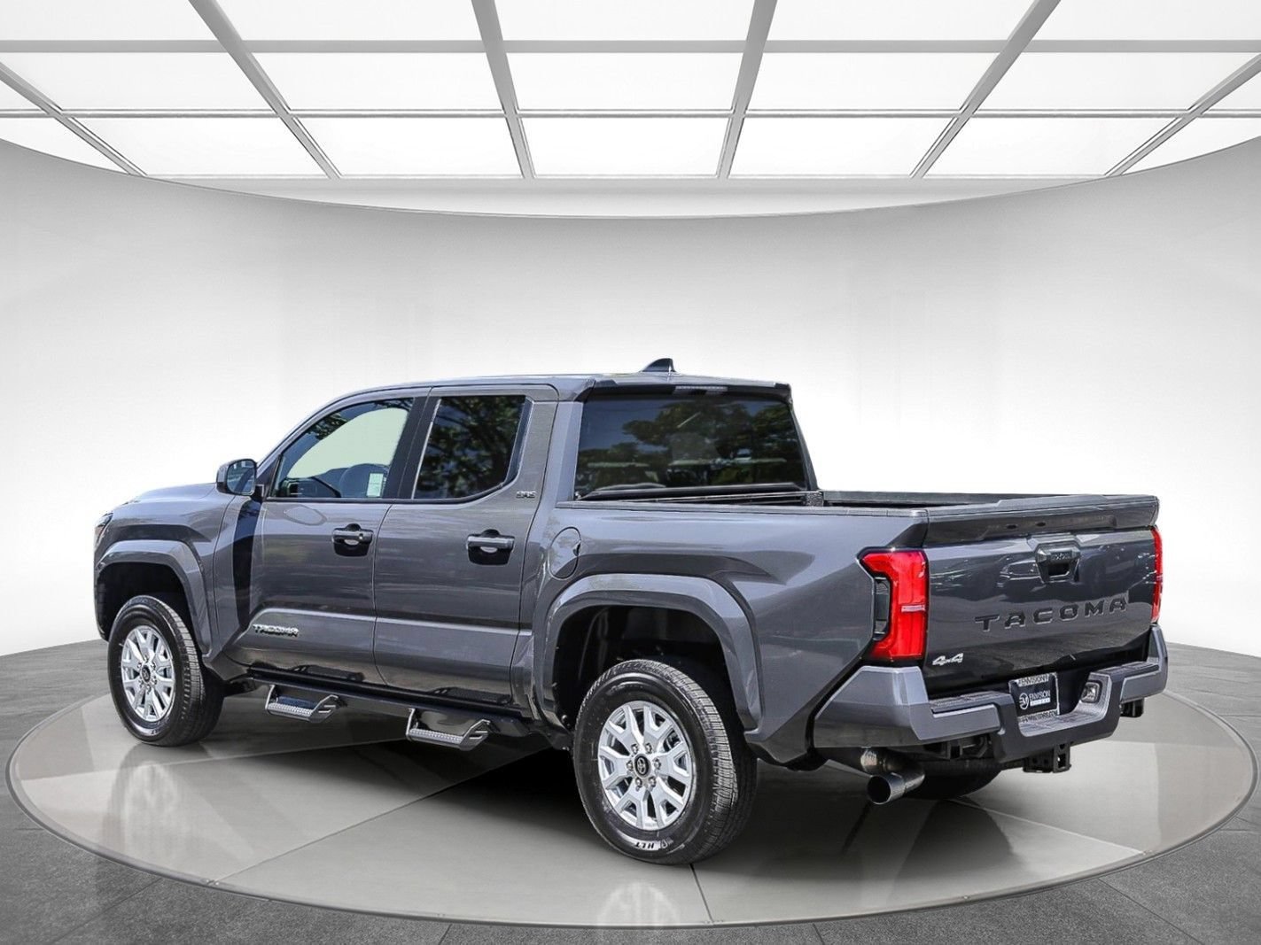 Used 2026 Toyota Tacoma SR5 AWD/4WD image 2