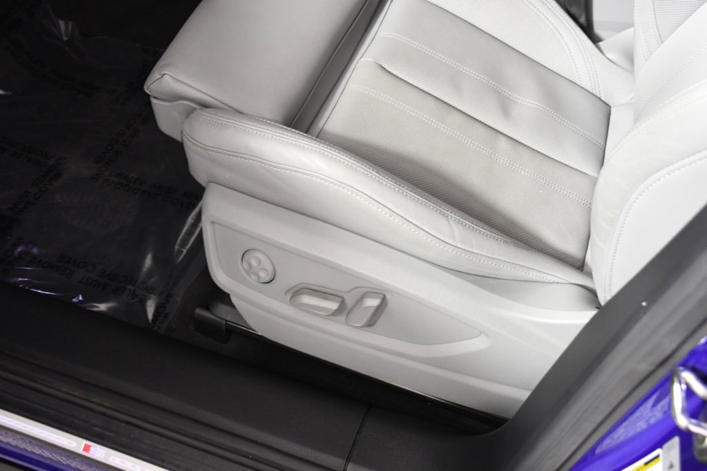 Used 2024 Audi Q5 e Prestige w/ Prestige Package image 16