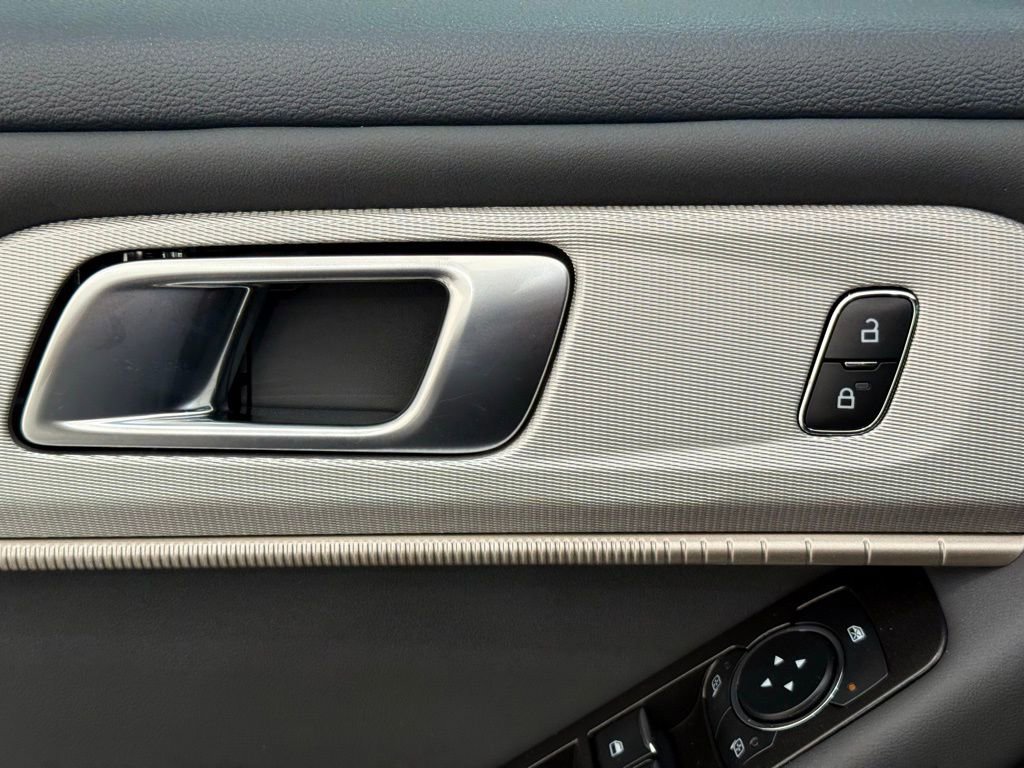 New 2025 Ford Explorer Active image 23