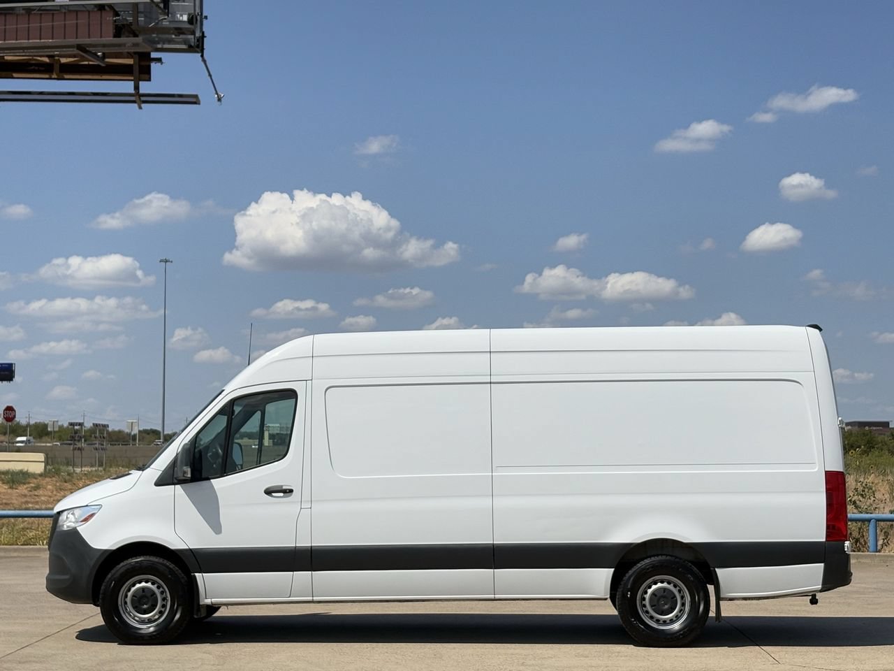 Used 2023 Mercedes-Benz Sprinter 2500 image 3