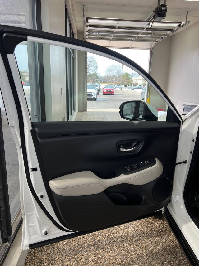 Used 2024 Honda HR-V EX-L image 17