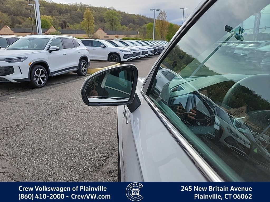 Certified 2022 Volkswagen Taos SE w/ Driver Assistance Package FWD image 29