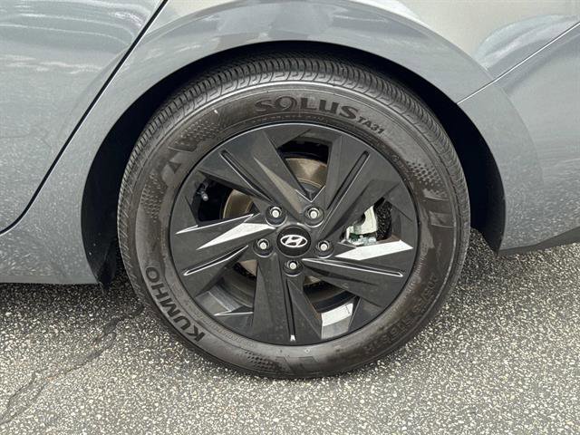 Used 2023 Hyundai Elantra Blue FWD image 8