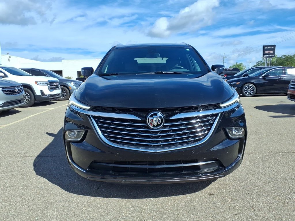 Used 2024 Buick Enclave Essence AWD/4WD image 2