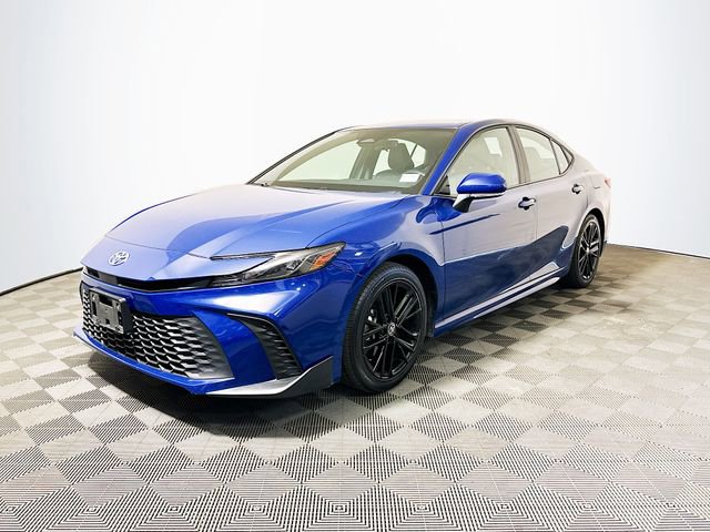 Used 2025 Toyota Camry SE image 4