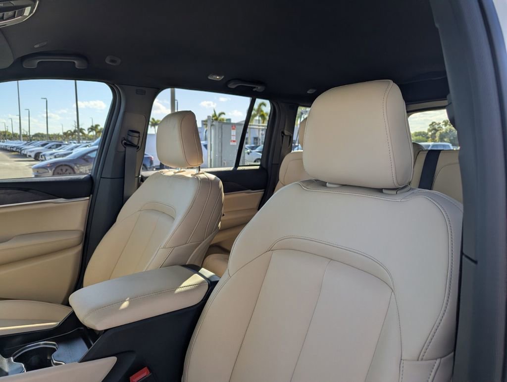 Used 2025 Jeep Grand Cherokee Limited image 21