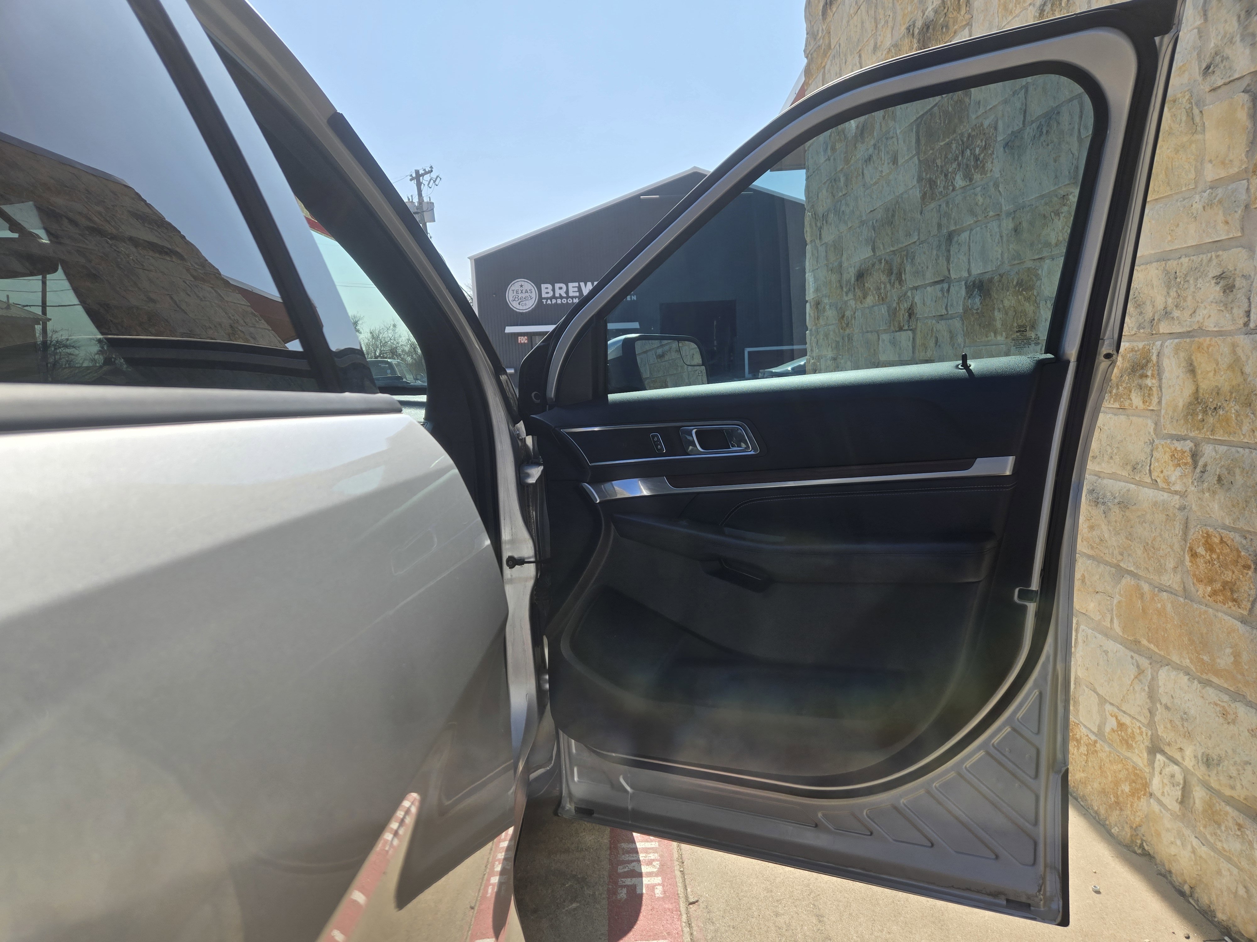 Used 2018 Ford Explorer Limited image 9