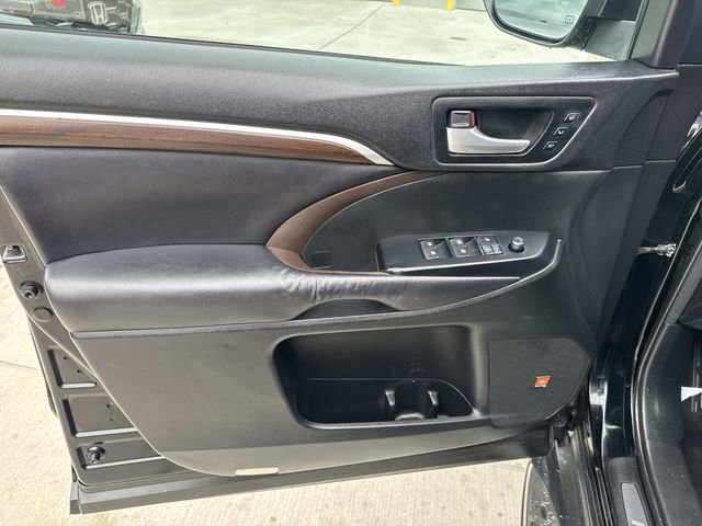 Used 2016 Toyota Highlander Limited Platinum FWD image 19